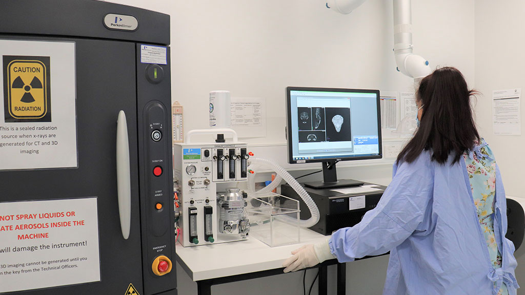 Researcher in lab using the Animal Cat Scan device