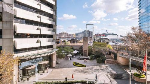 The University of Wollongong’s (UOW) Sydney CBD campus will relocate from the Gateway Building in Circular Quay to Tower 1 in Darling Park, adjacent to Darling Harbour